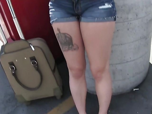 Big titted lesbian MILF Riley Evans seducing Miss Dallas