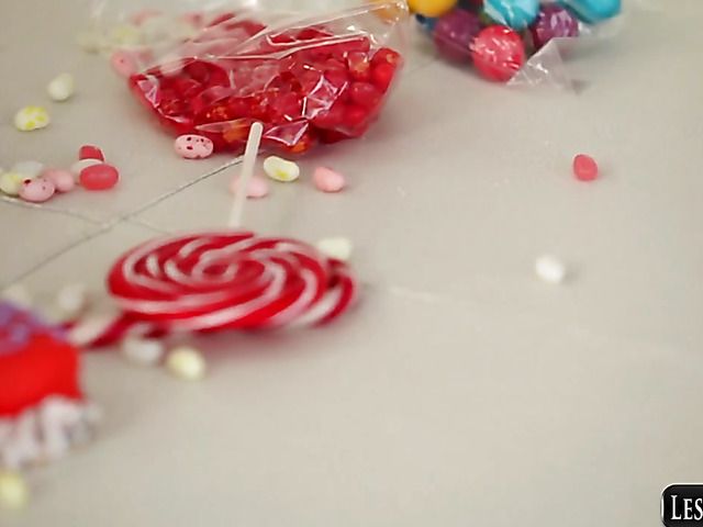 Tribbing lesbians compilation with Candy Sweets and Riley Reid