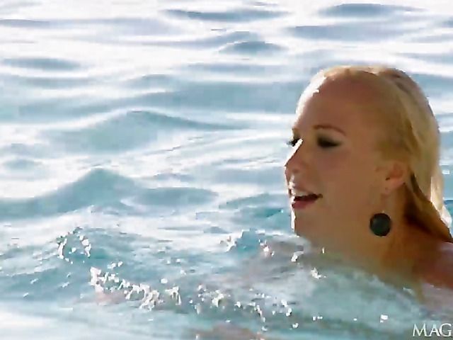 Outdoor anal sex with a tiny blonde beauty