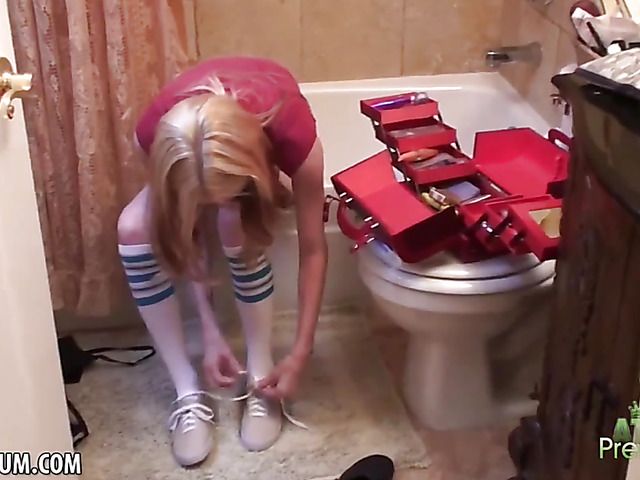 Behind the scene of skinny girl Amy Quinn