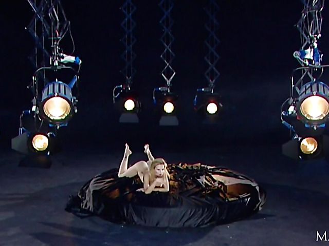 Double penetration and double cumshot for Tarra White