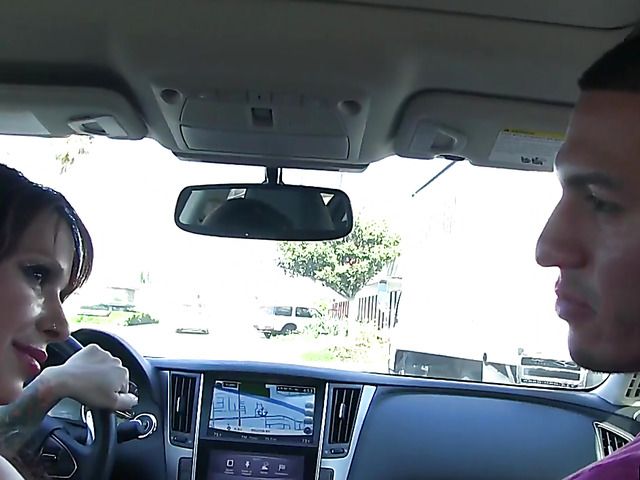 Horny MILF Alyssa Lynn with huge juggs gets a creampie