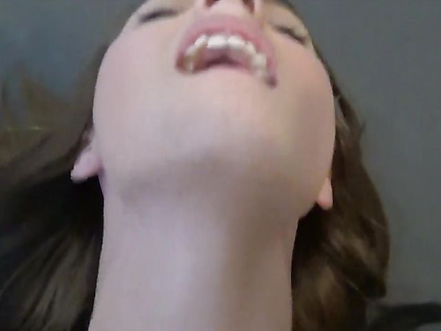 Skinny amateur cutie seduces a dude