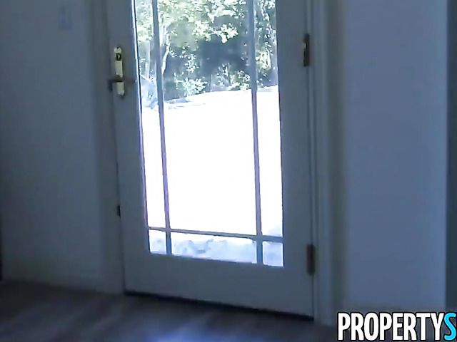 Cute real estate agent Aidra Fox gets boned