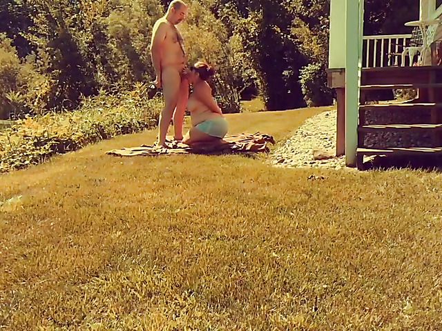 Fat wife in sunglasses gives head in the open air