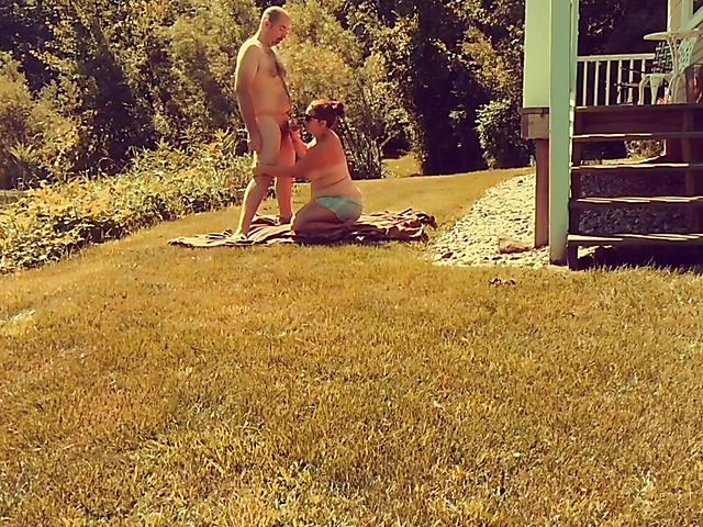 Fat wife in sunglasses gives head in the open air