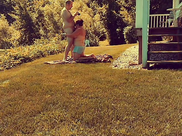 Fat wife in sunglasses gives head in the open air