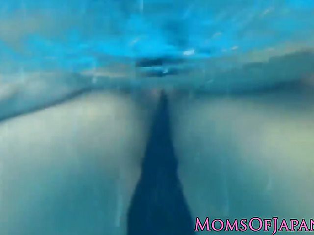 Swimming pool sex with big ass Japan mom