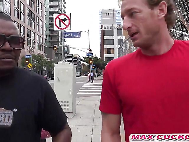 Interracial cuckold for his viewing pleasure