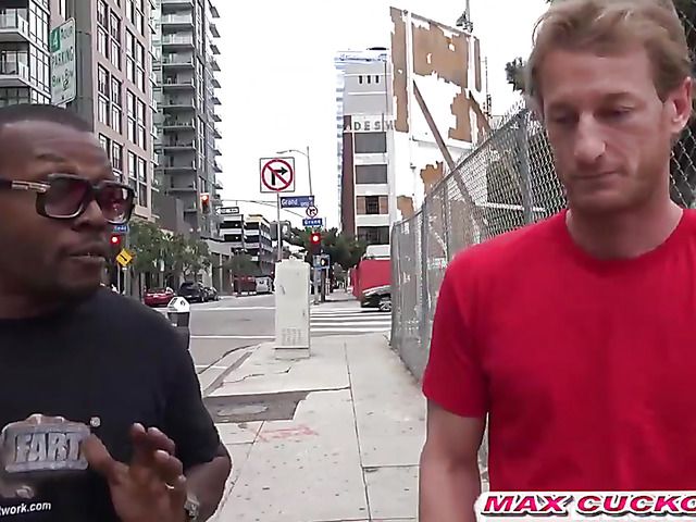 Interracial cuckold for his viewing pleasure