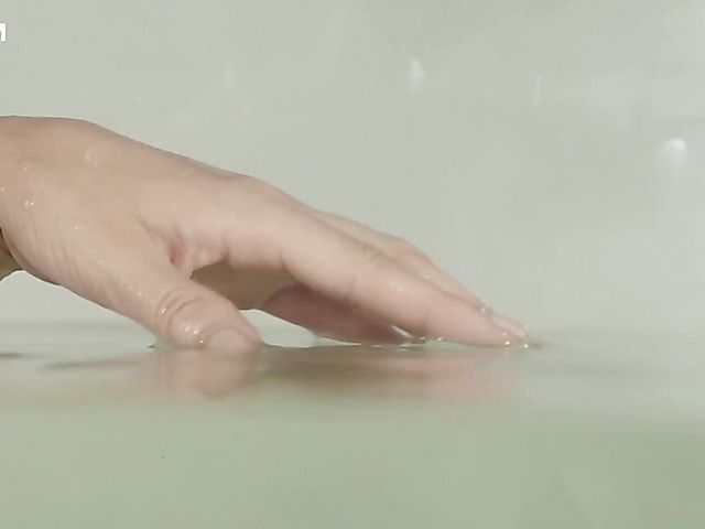 Eurobabe Nancy A rides a dildo under water