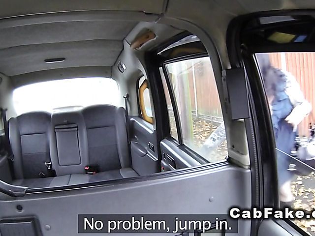 British amateur in fishnets gets dicked down in a cab