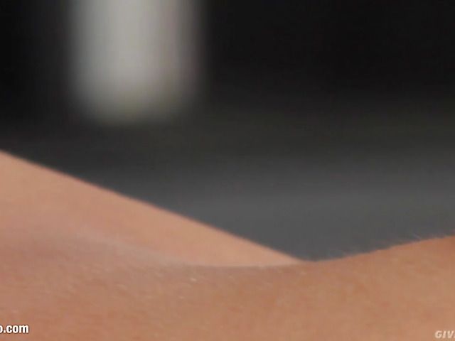 Close up pussy dildoing and fingering