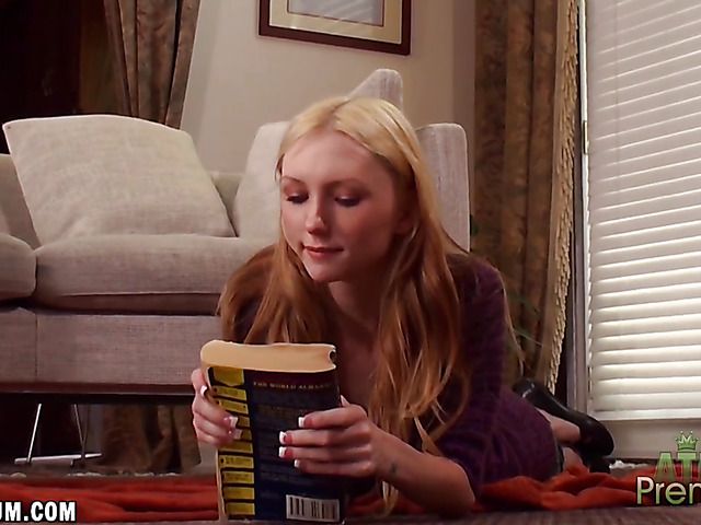 Small teen Amy Quinn wants to get banged