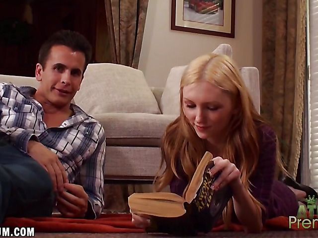 Small teen Amy Quinn wants to get banged