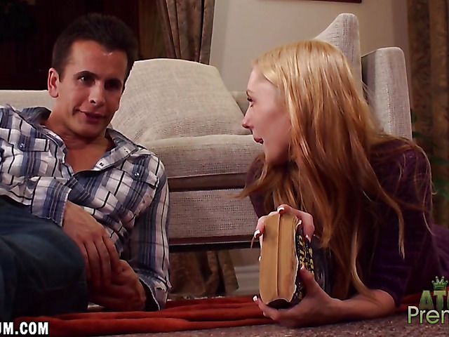 Small teen Amy Quinn wants to get banged