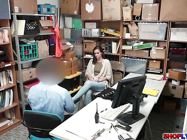 Cute Peyton Robbie gets nailed in the back room