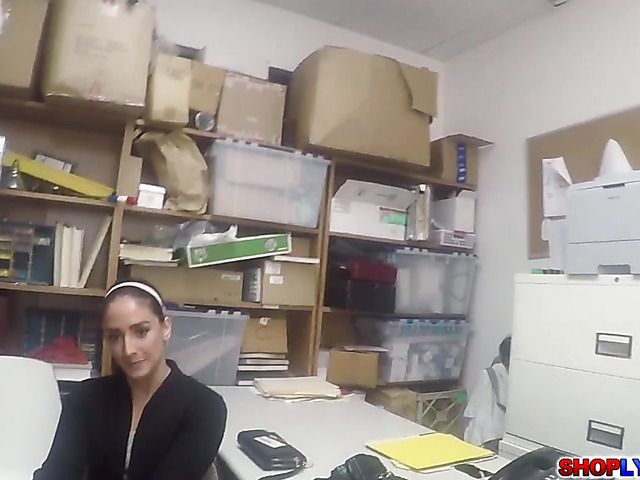 Cute Peyton Robbie gets nailed in the back room