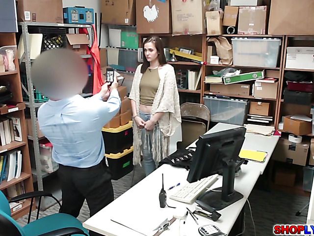 Cute Peyton Robbie gets nailed in the back room