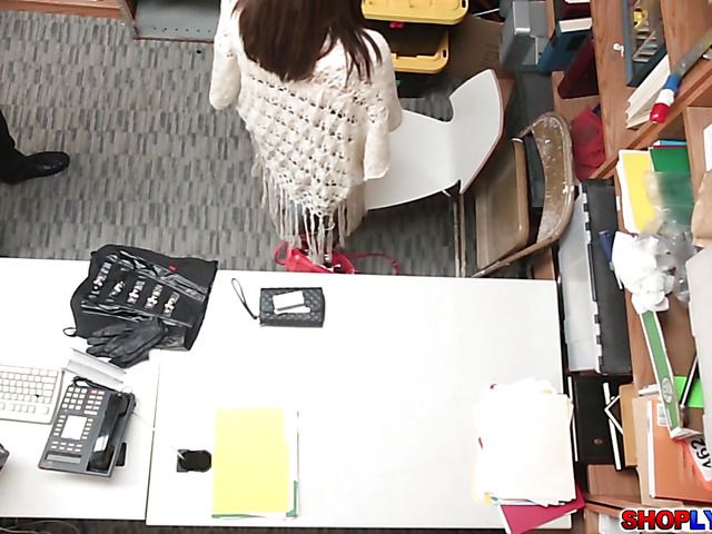 Cute Peyton Robbie gets nailed in the back room