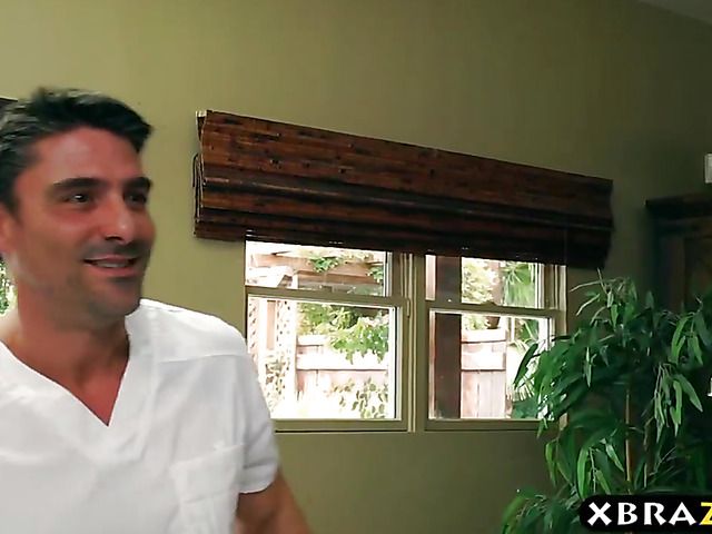 MILF double penetration and four hands massage for Jewels Jade