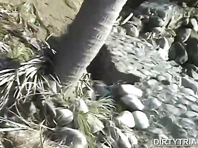 Amateur anal sex in the open air on cam