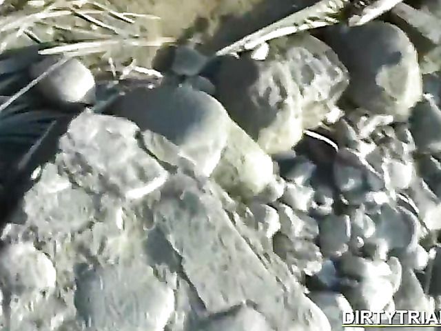 Amateur anal sex in the open air on cam