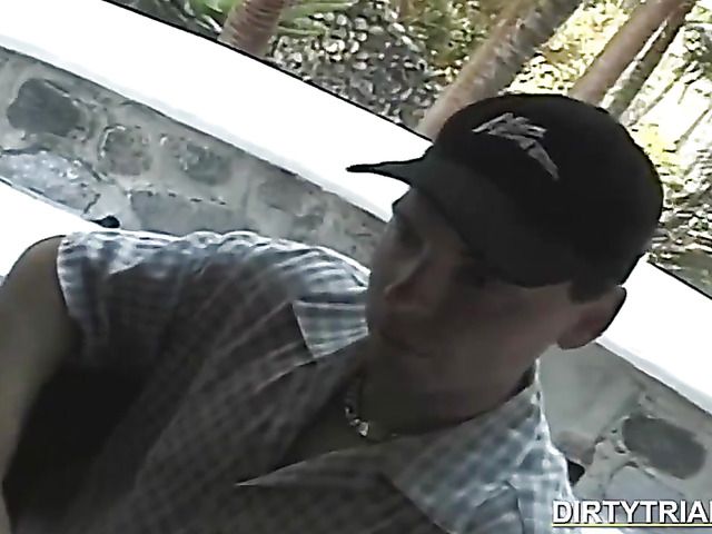 Amateur anal sex in the open air on cam