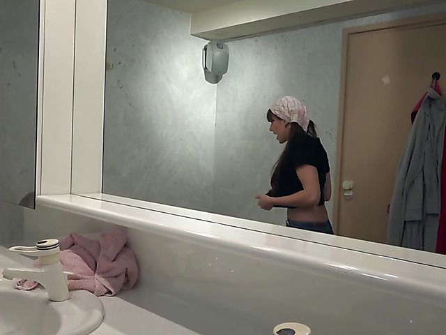 Teen maid has sex with a skinny old man