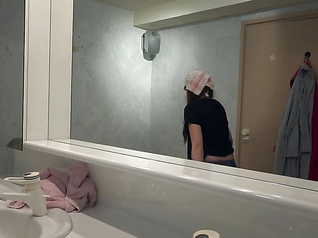 Teen maid has sex with a skinny old man