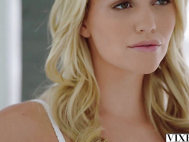 Sensual sex with peachy blonde Mia Malkova