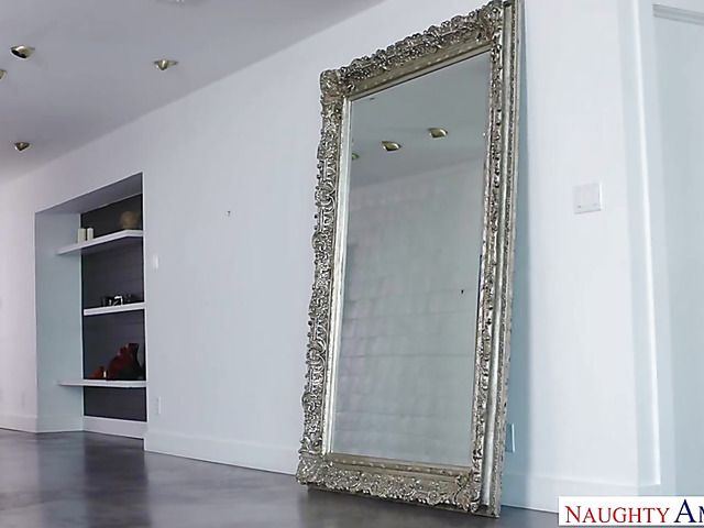 Cock craving brunette MILF gets what she wants