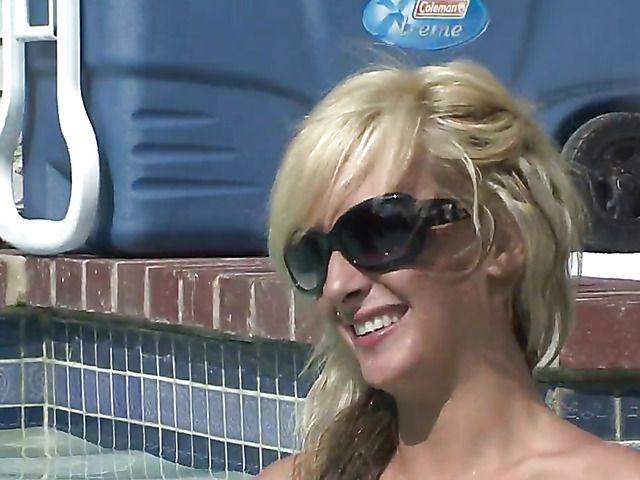 Topless teen girls twerking by the pool