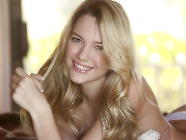 Kenna.James posing in lingerie and solo fingering