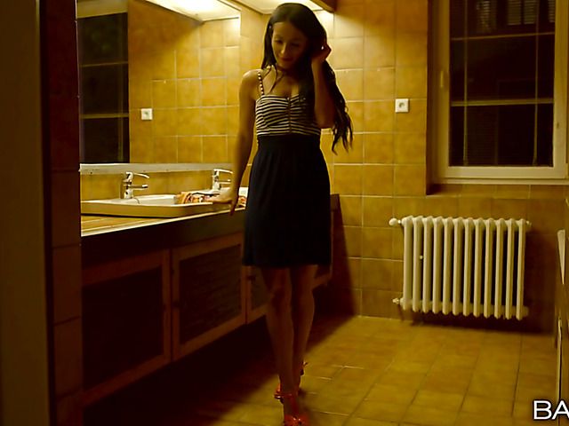 Cayla Lyons and Lexi Dona eat pussy on Christmas