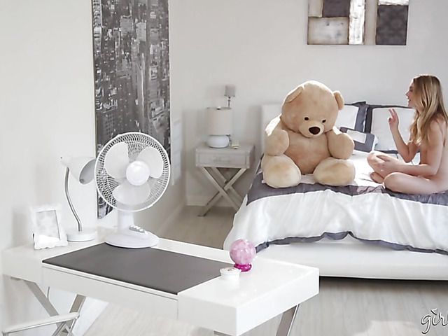 Lesbian threesome with Bree Daniels and Kenna James