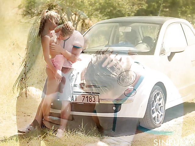 Sex in the outdoors with perfect girl Bella Baby