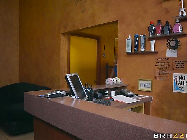 Aubrey Rose and Cory Chase lesbian sex in a tanning bed