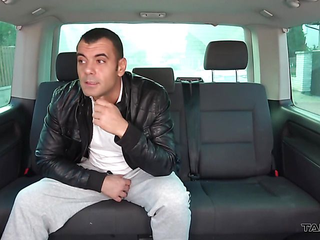 Pick up fuck in a van with four-eyed Samanta