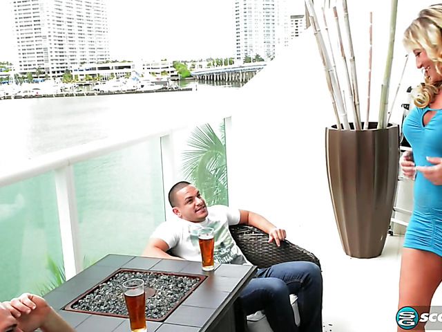 Blonde big tits threesome with blonde Brandi Fox