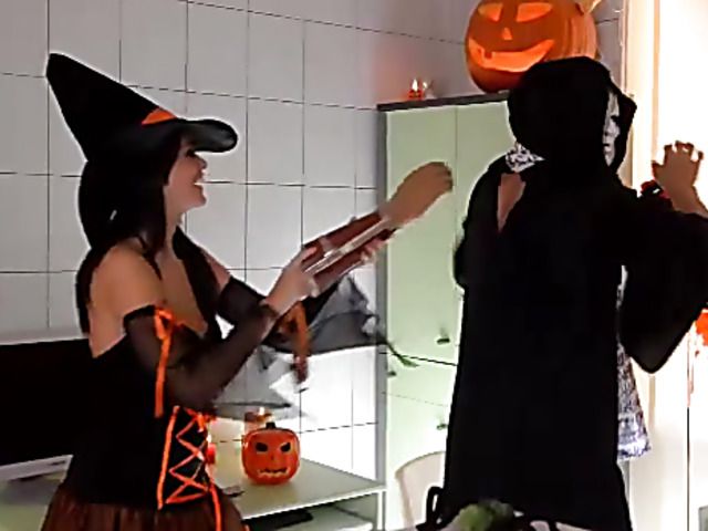 Halloween threesome blowjob with Ava Dalush