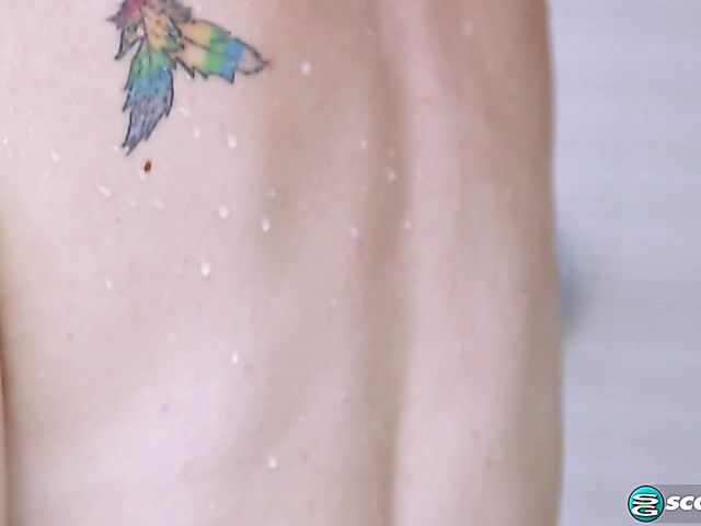 Blonde shower fun for your viewing pleasure