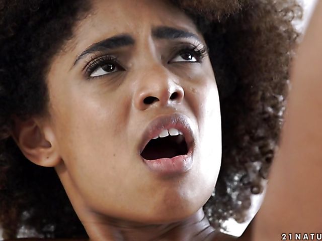 Ebony massage for skinny Luna Corazon