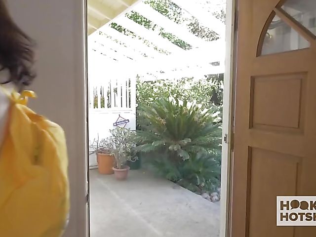 Veronica Avluv squirt and anal with daughter's brutal BF