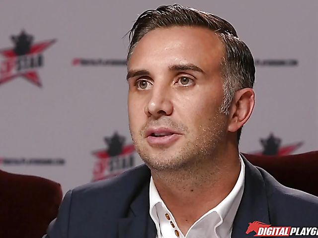 Raven haired porn star Megan Rain introduces herself