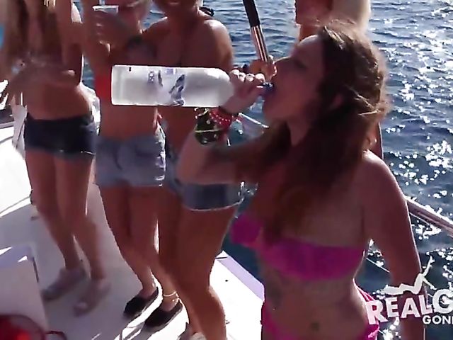 Drunk amateur girls get naked in the sea