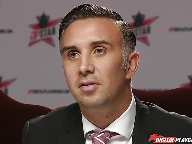 Ebony pornstar Ana Foxxx mouths a white cock