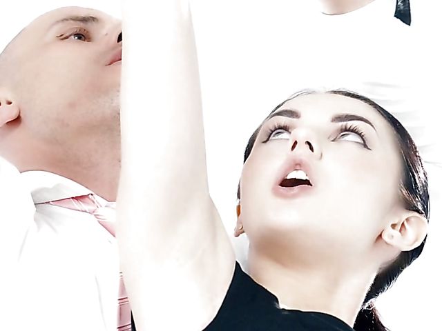 Crystal Greenvelle and Leny Evil love bondage sex