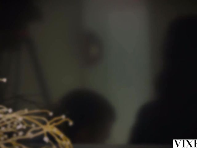 Curvy Italian pornstar Valentina Nappi wants to suck and fuck