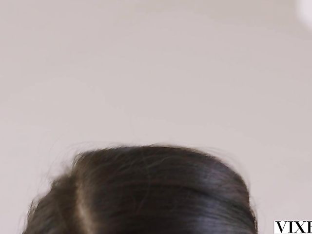 Curvy Italian pornstar Valentina Nappi wants to suck and fuck